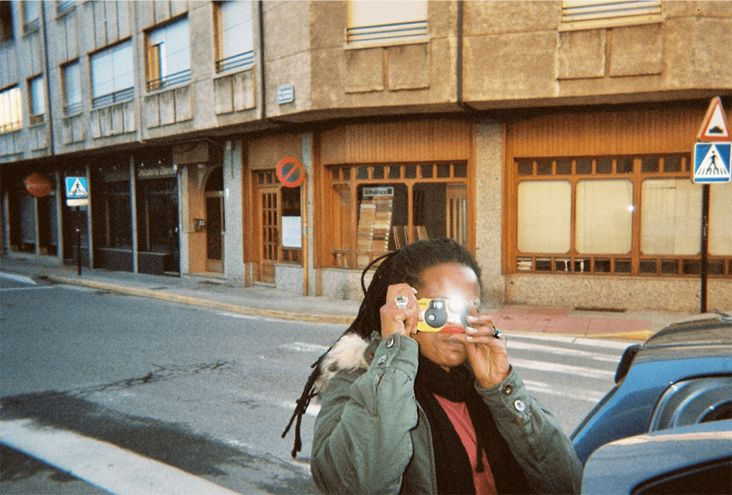 Coidados na diáspora. Una autoexploración fotográfica de mujeres caboverdianas en España